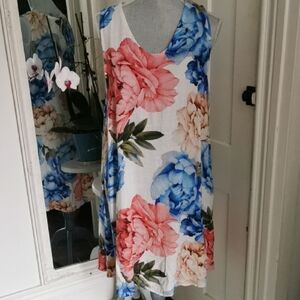 Lungo L'arno floral sleeveless dress. Midi , cottagecore. Made in Italy. Size M
